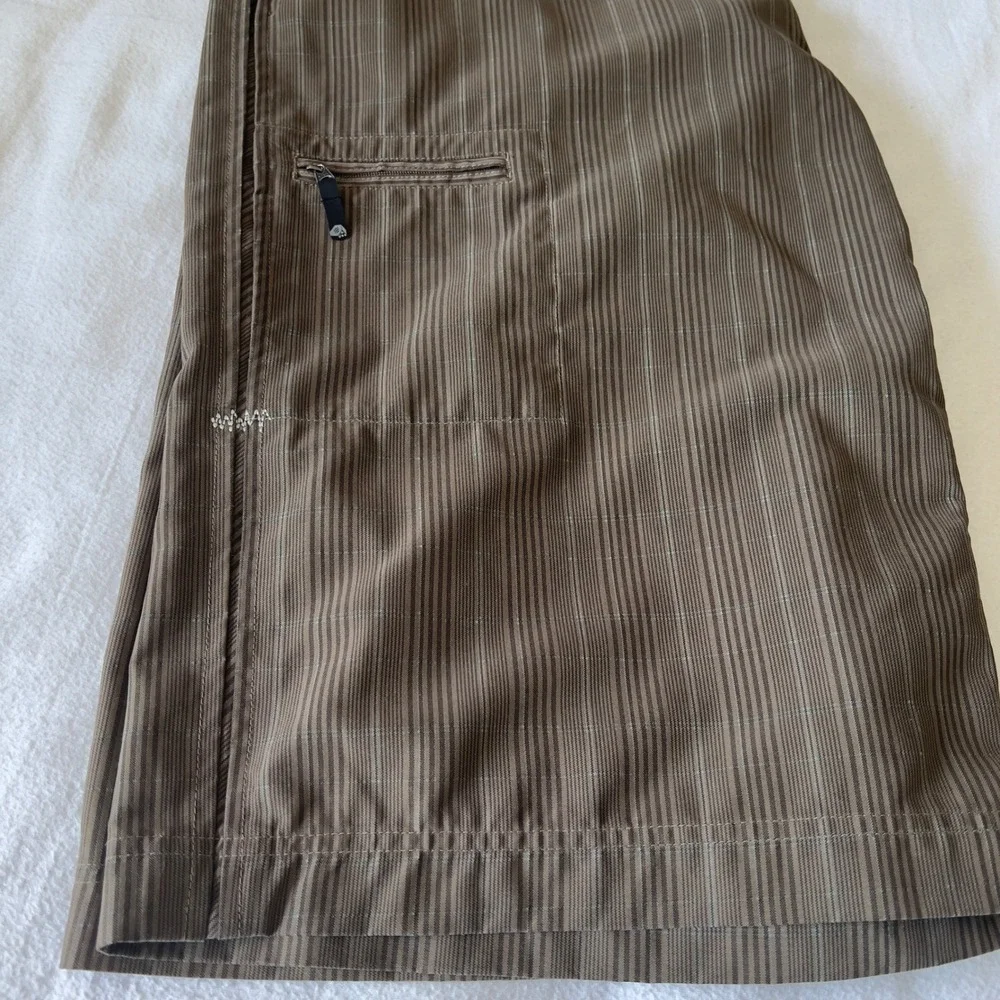 Mountain Hardwear Mens Brown Striped Cargo Shorts Size Large Gorpcore Outdoor
